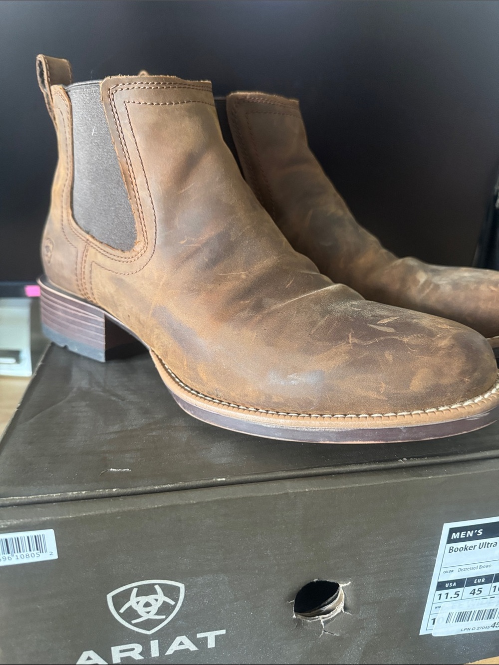 Ariat Men’s Brown Leather Chukka Boots